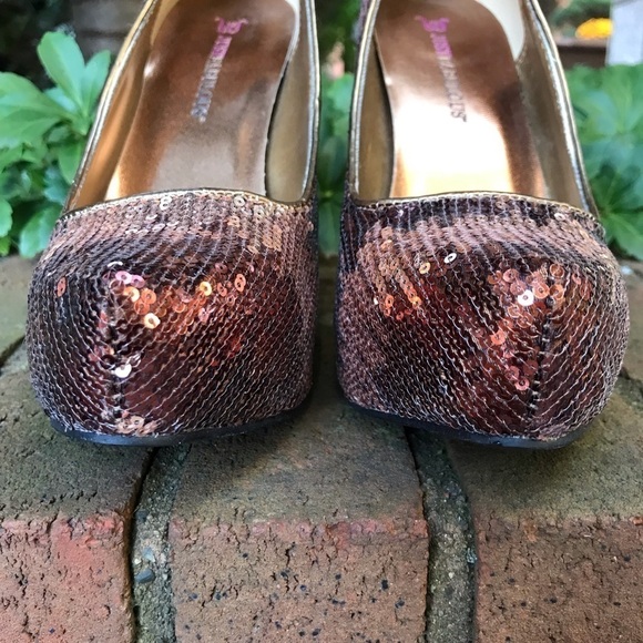 JUST FABULOUS 7.5 Copper Sequins Platform Pumps Size 7.5 - Picture 15 of 16